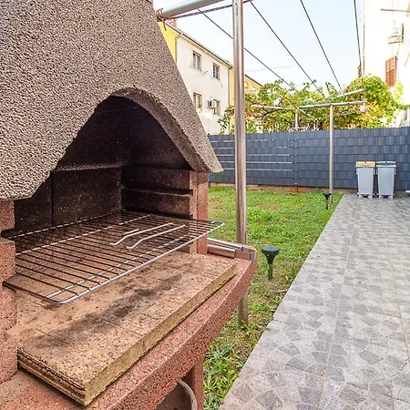 Apartament Cozy In With Kitchen Pula