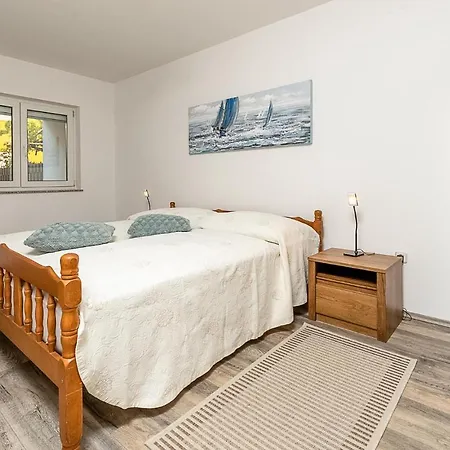 Cozy In With Kitchen Apartment