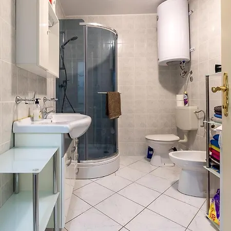 Apartment Cozy In With Kitchen Pula